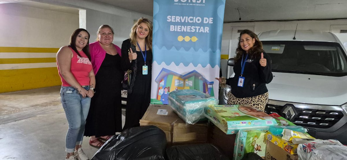JUNJI_Biobio's tweet photo. 🚨🤝 Desde JUNJI Metropolitana y JUNJI Valparaíso se reunieron donaciones para ir en apoyo de las familias afectadas por los siniestros, reflejando el compromiso, la empatía y el trabajo colaborativo que nos une como institución, acompañándonos en momentos difíciles. https://t.co/b23MZsFmtG