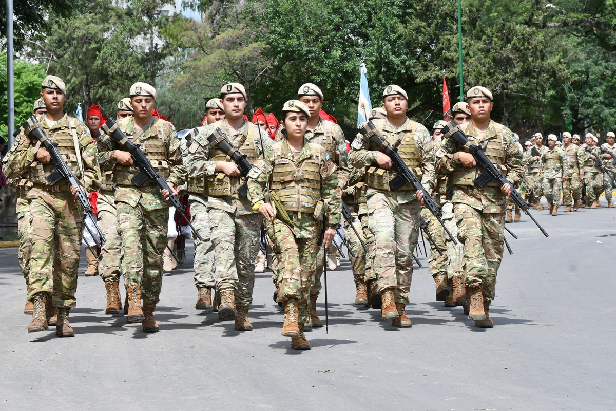 Hace 213 años, en la Batalla de Salta, el Ejército del Norte, al mando del General Manuel Belgrano, logró una victoria decisiva que consolidó el rumbo de nuestra independencia.

Honrar aquella gesta histórica, en la que por primera vez flameó nuestra bandera celeste y blanca, es