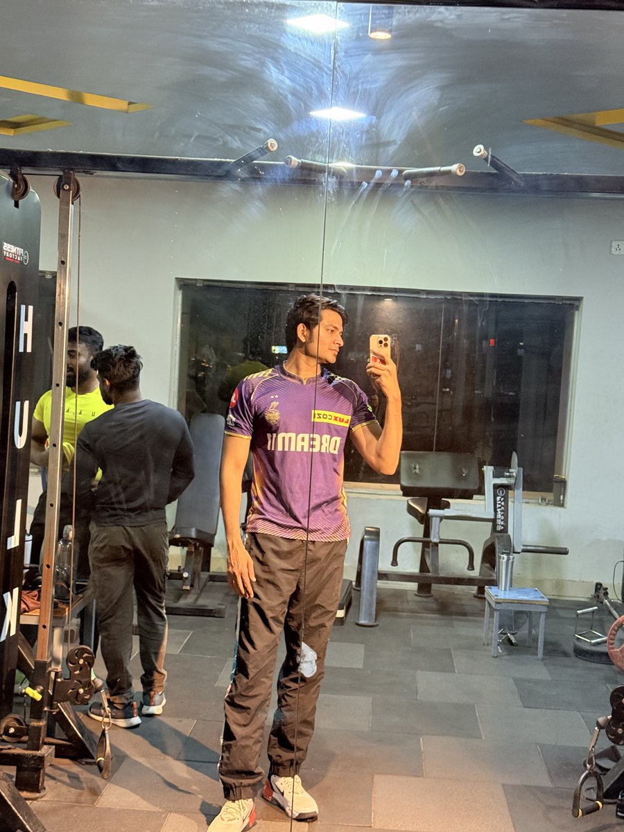 Day 51
Barely worked out for an hour. 
Finished prayer and rushed to the gym so that I am back by taraweeh
Trying not to miss gym during ramadan so that I don't get a kebab belly😭