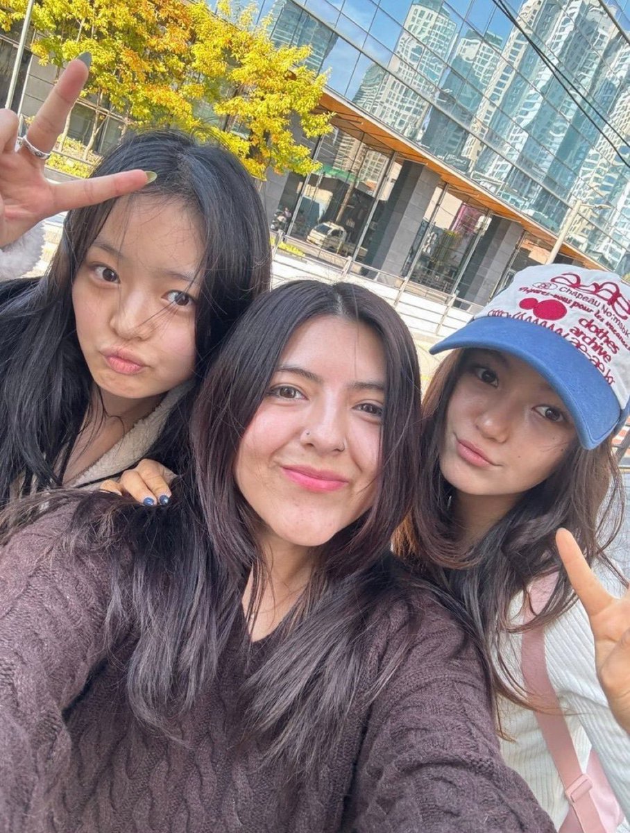 fimroha's tweet image. oh but I thought @talytokkiz is not an anti of any group 🤣 mind you this woman personally met newjeans