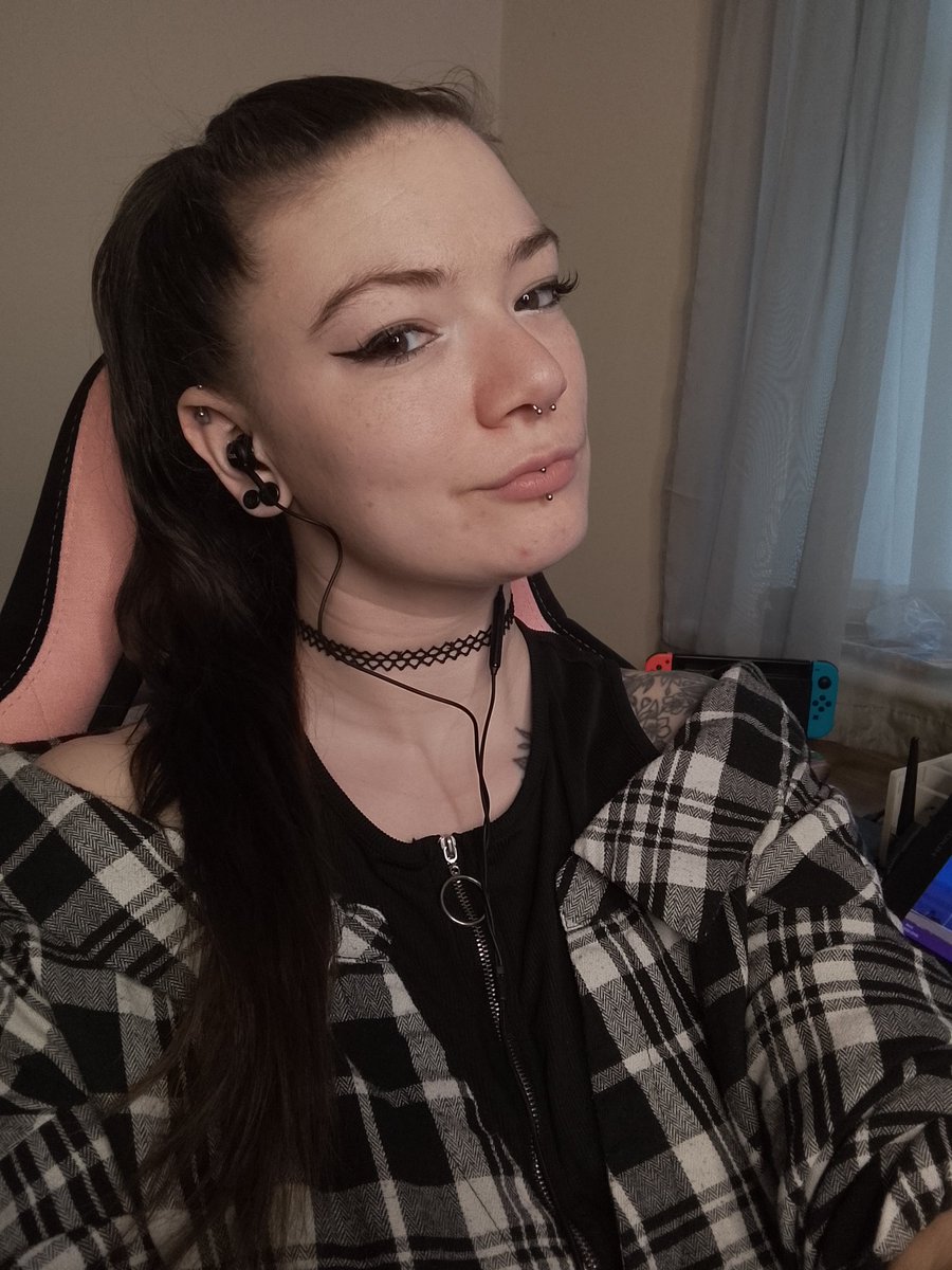 EmberShadow2's tweet photo. Happy horror Friday guys! 

We're starting Resident Evil 4 today which is pretty exciting 👀

https://t.co/YrPNlmlr4L https://t.co/ooCGfzSw9u