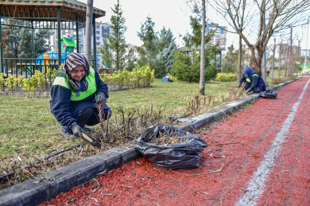 Ekiplerimiz, Karsu Parkı ve Yürüyüş Alanı'nda yabani ot temizlik çalışmalarını sürdürüyor.

#ÇalışanANFA
#Büyükşehirİşbaşında 

<a href="/mansuryavas06/">Mansur Yavaş</a> <a href="/yyildirimozer/">Yıldırım ÖZER</a>