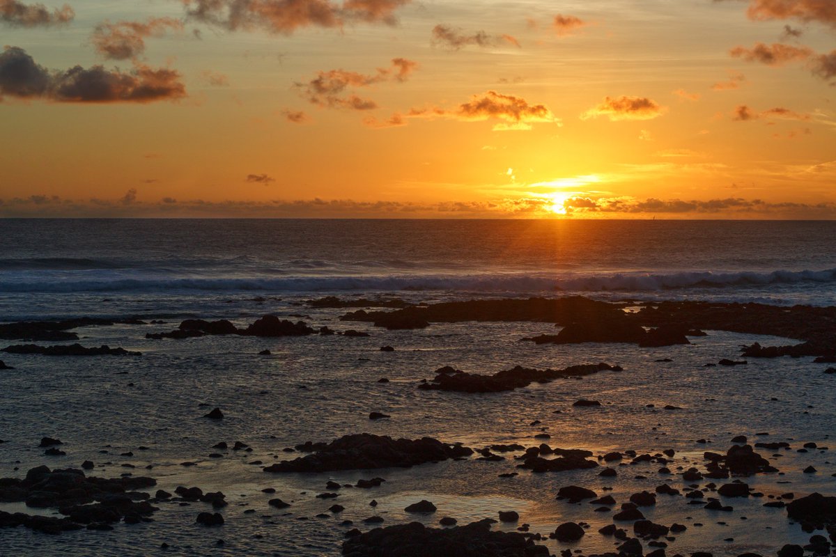lebretonf22's tweet photo. Bonne soirée la Réunion 🇷🇪 📷 🌇
#beauty #beautiful #photo #photographer #photography #photooftheday #nature #naturelovers #naturephotography #naturephoto #fyp #foryou #foryoupage #pourtoi #canon #canonphotography #iledelaréunion #reunionisland #team974 #ileintense #sunset https://t.co/itgey1iM2X