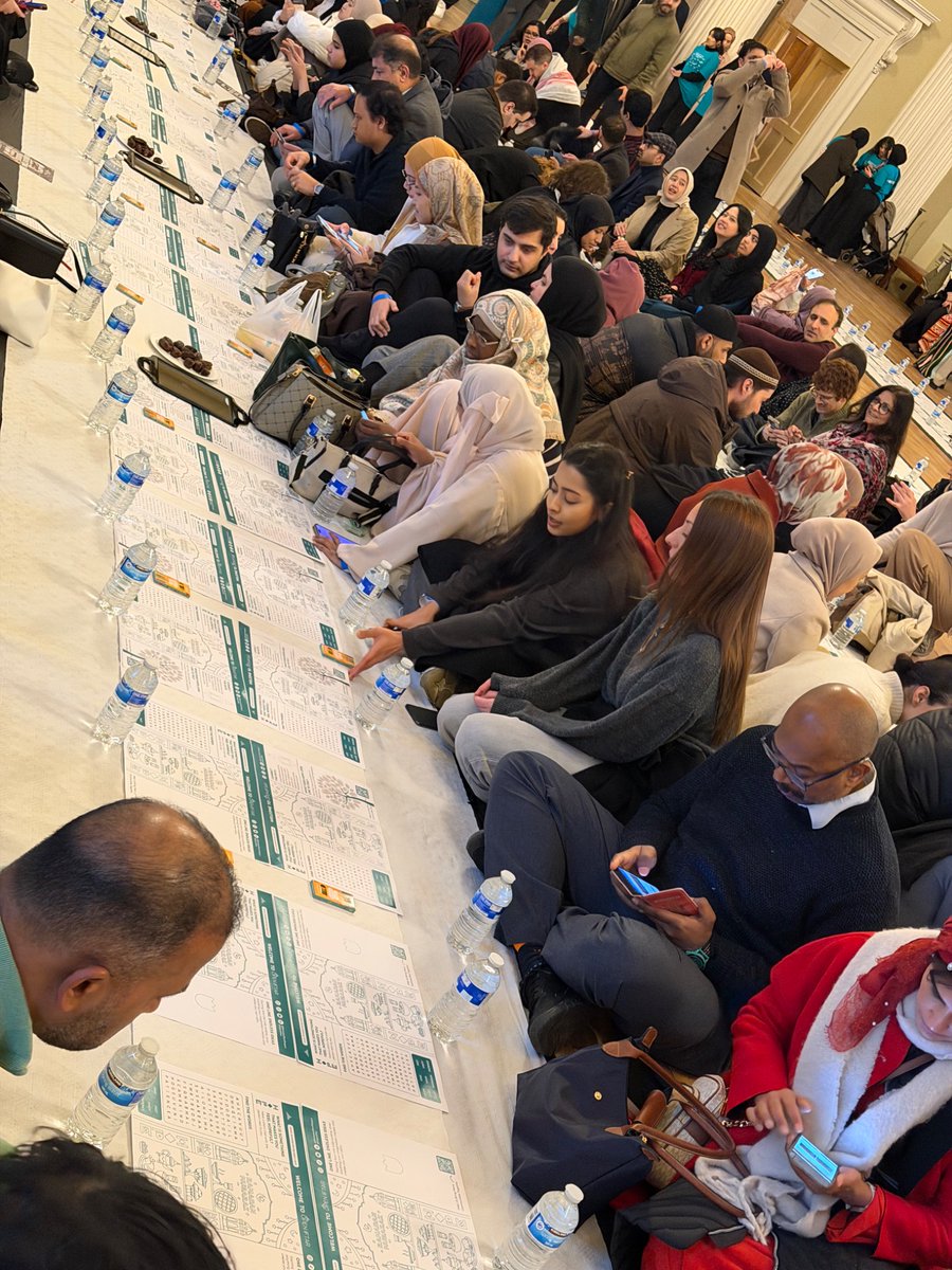 RamadanTent's tweet photo. Guests taking their places at Banqueting House 🌙
Rows forming, salaams flowing, dates within reach. Shoulder to shoulder beneath historic ceilings, ready for the adhan.
#OpenIftar #RamadanInLondon @HRP_palaces 🤍 @IslamicReliefUK https://t.co/OXxgzajJn6