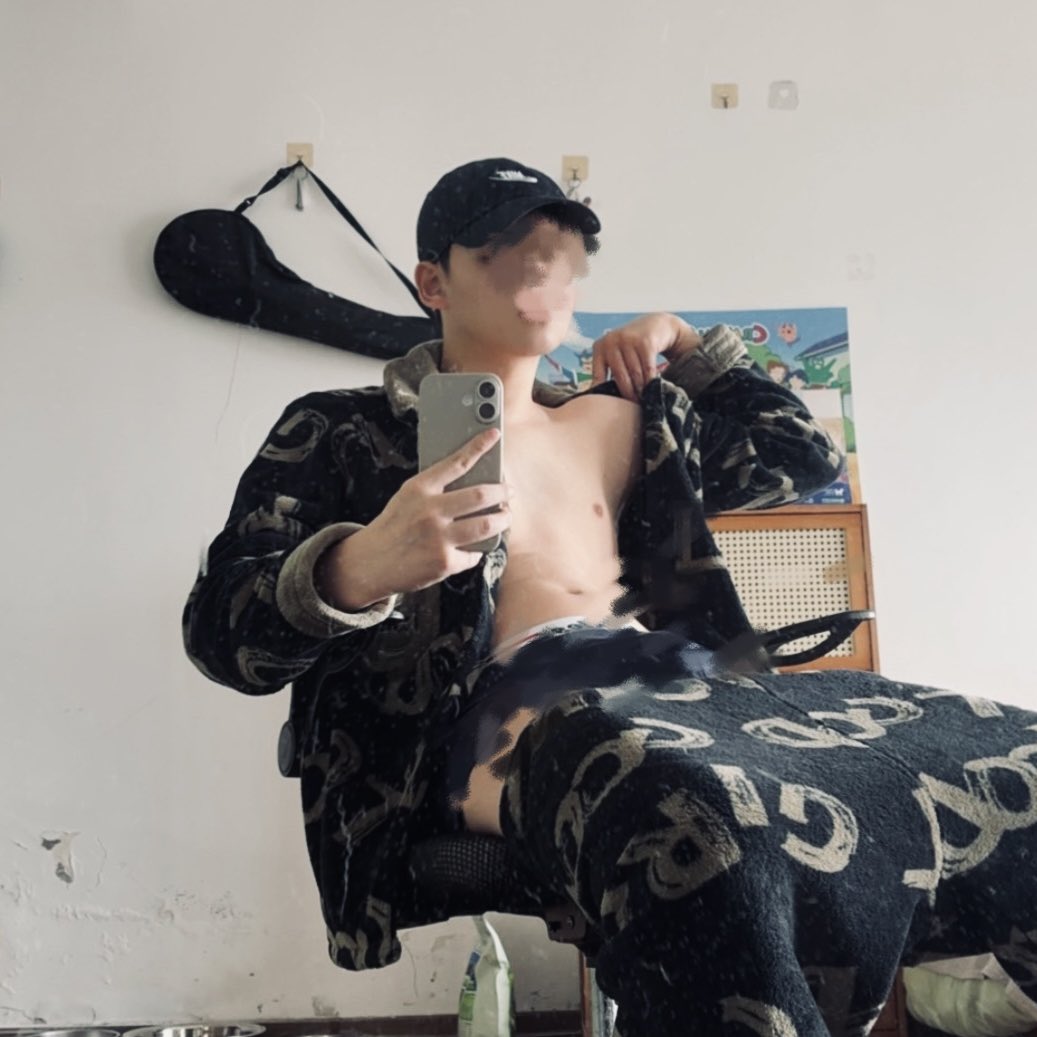 jackyanR's tweet photo. 感觉过年很容易发情是为什么🤤 https://t.co/83Qbcr1xdQ