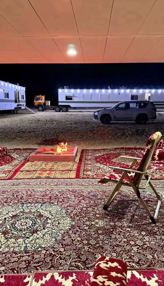 ياعتيبه تاج راسي كعام العايلين ،
فزعة المضهود لا رد مردود البرى ،

دولةٍ في حكم دوله تعادل دولتين ،
نصف في نجد العذيه ونصف ف القرى ،