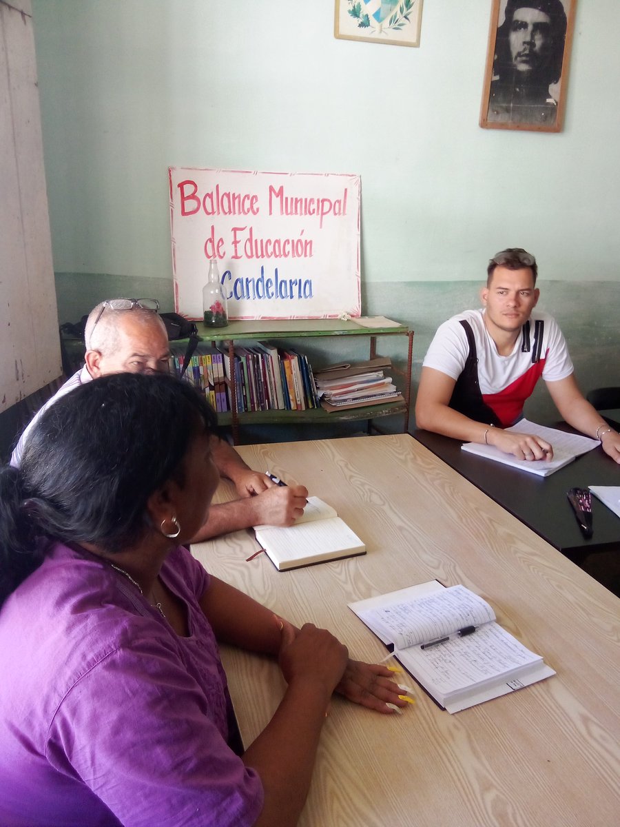 Se desarrolla en la DGE el despacho de la cobertura docente, con la participación del Director de la  Media Superior Provincial y cuadros del Municipio con el objetivo de elevar la calidad del Proceso Docente Educativo.
#ArtemisaJuntosSomosMás 
<a href="/EduArtemisa/">DPEArtemisa</a> 
<a href="/yarobyalvarez/">Director Provincial Educación Artemisa</a>