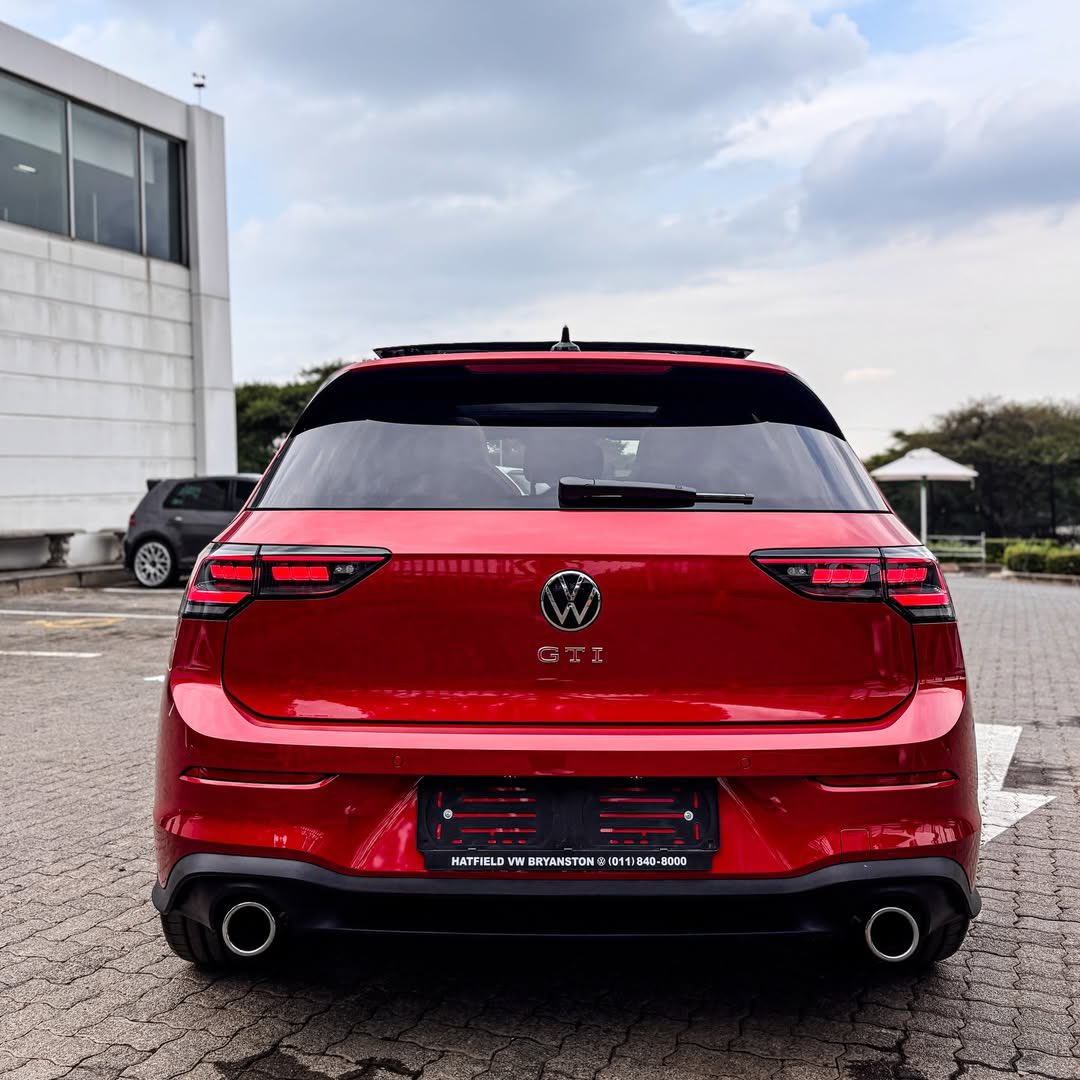 itsReabetswe's tweet photo. Stunning Golf 𝟴.𝟱 GTI in King's Red Metallic 😫🔥 https://t.co/j9ZLhtCjfF