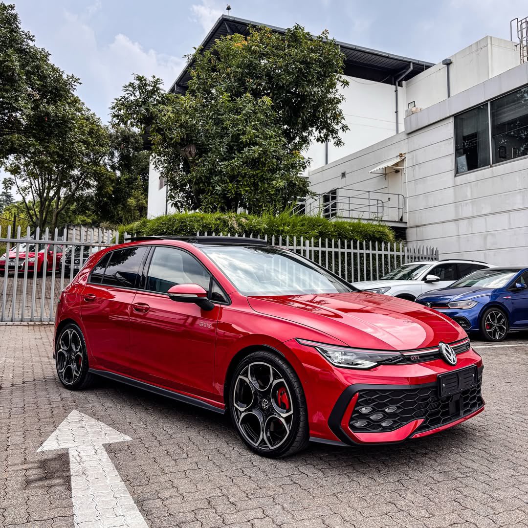 itsReabetswe's tweet photo. Stunning Golf 𝟴.𝟱 GTI in King's Red Metallic 😫🔥 https://t.co/j9ZLhtCjfF