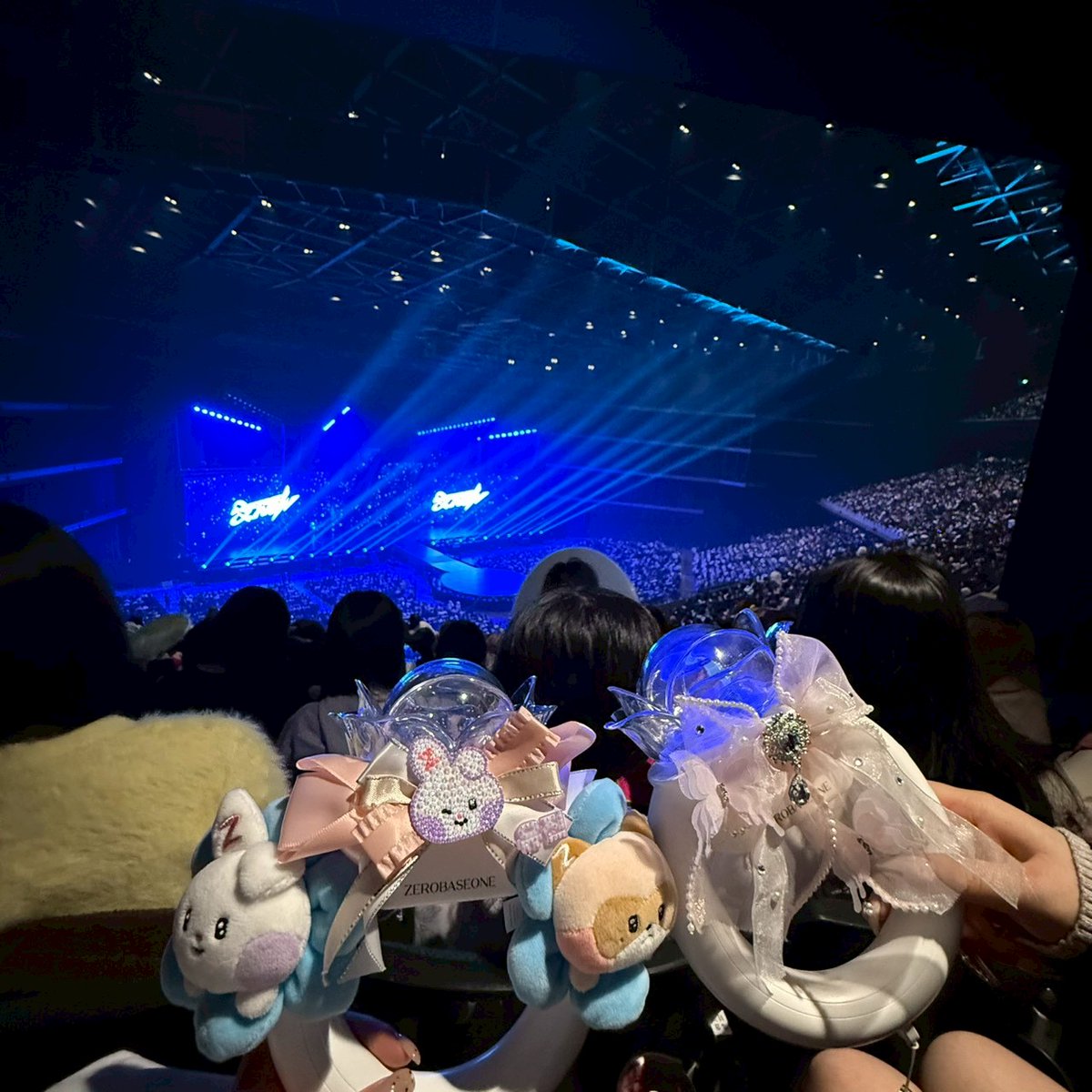 _yu_uyni's tweet photo. 2026.2.18-19 
2026 ZEROBASEONE WORLD TOUR [𝗛𝗘𝗥𝗘&amp;𝗡𝗢𝗪] ENCORE IN KANAGAWA

セトリも衣装も演出も個人的には全部良かった🥲🩵あの空間に居て、9人のパフォーマンスを見られるだけで本当に幸せだった😭✨️感謝しかない
（4枚目はホテル戻ったら寝かされてたニニたち） https://t.co/YTp9Iaf313