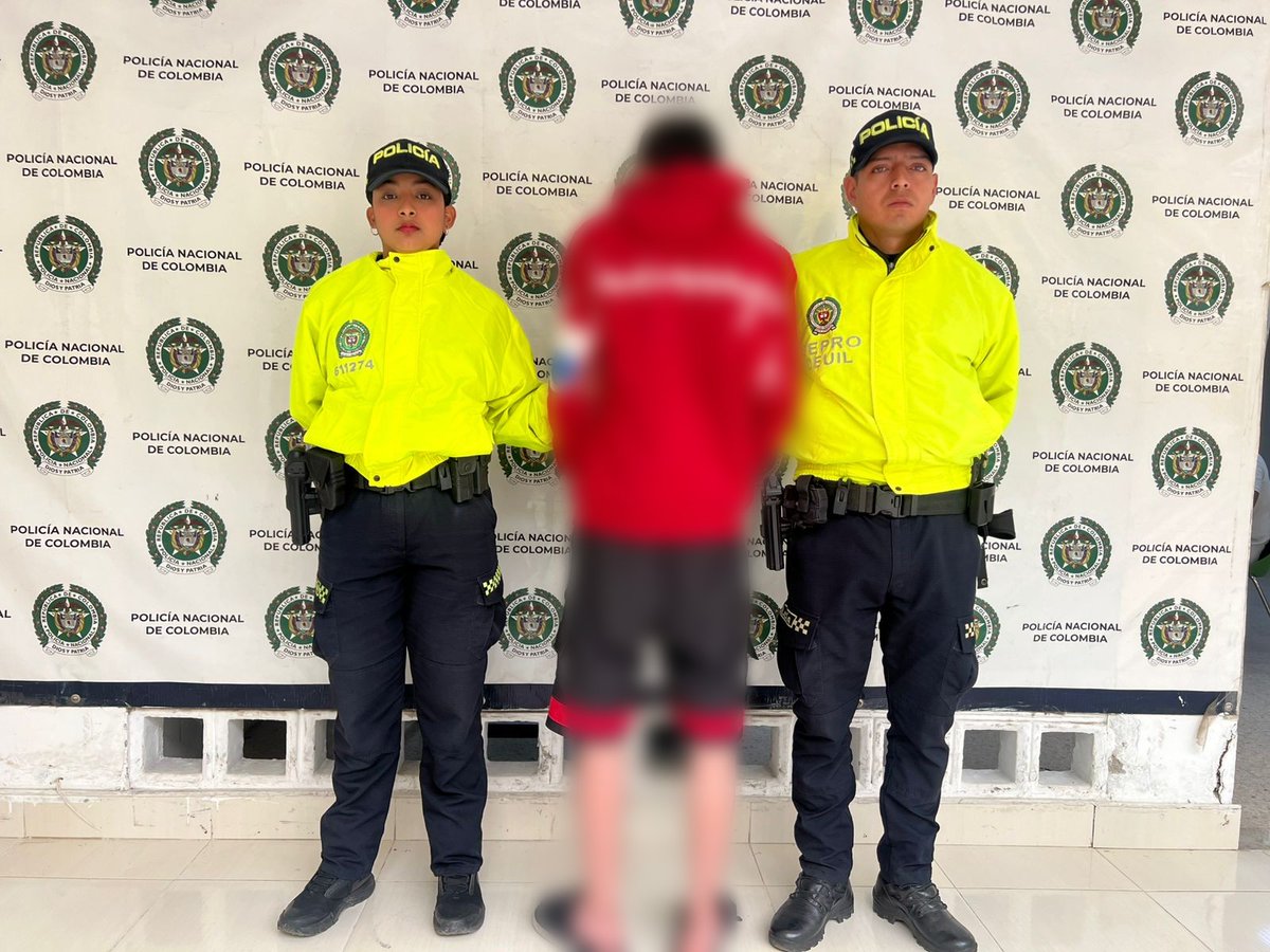 HuilaPolicia's tweet photo. En desarrollo del plan #PitalitoMásSeguro, investigadores de Infancia y Adolescencia de @ProteccionPonal aprehendieron un adolescente señalado por hurto de motocicletas bajo la modalidad de atraco, quien se encontraba evadido de un centro especializado. https://t.co/U95K4bkoxd