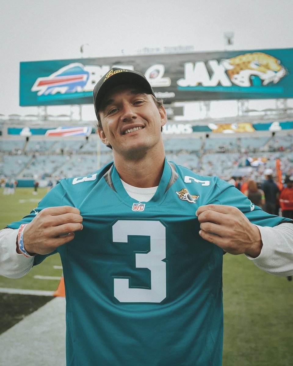 NFL Style tweet media