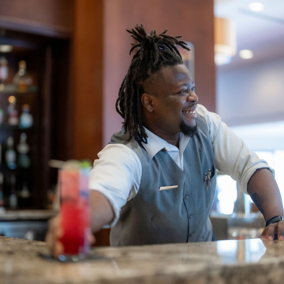 Cheers to craft cocktails at SPIN Kitchen &amp; Bar! 🍸 Our talented bartenders mix up signature drinks and classic favourites with premium spirits and fresh ingredients. Unwind, celebrate, or simply enjoy the good vibes in downtown Ottawa. What's your go-to drink? 🥂