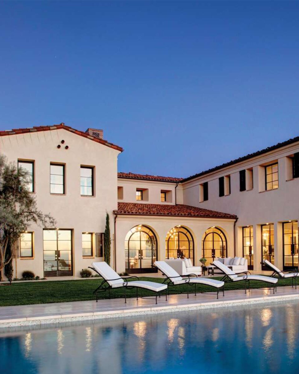 Euroline_Steel's tweet photo. As evening settles, soft light spills through the arches. Steel-framed openings reflect on the water, turning the courtyard into a quiet moment of pause.

Architect: C.R. Carney Architects, Inc.
Builder: Aseet Patel

#eurolinesteelwindows #steelwindowsdoors #architecture https://t.co/pboJNdVLEU