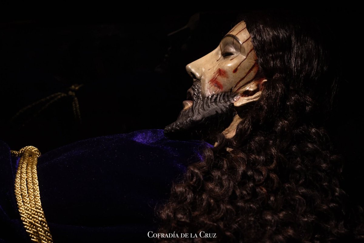 CofradiaCruz's tweet photo. Viernes Devocional al Señor de la Cruz

Primer Viernes de Cuaresma, 2026
 
“Alma de Cristo, Santifícame”
Clara representación del fiel devoto que encuentra el camino a la santidad, adelantándose hasta el altar del Señor, santiguándose como signo de un corazón rendido y humillado. https://t.co/BekpIMZ9U9
