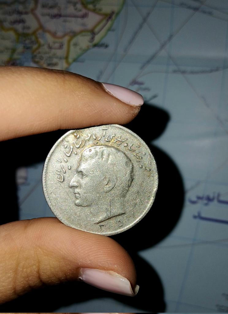 •کادوشونم tweet media