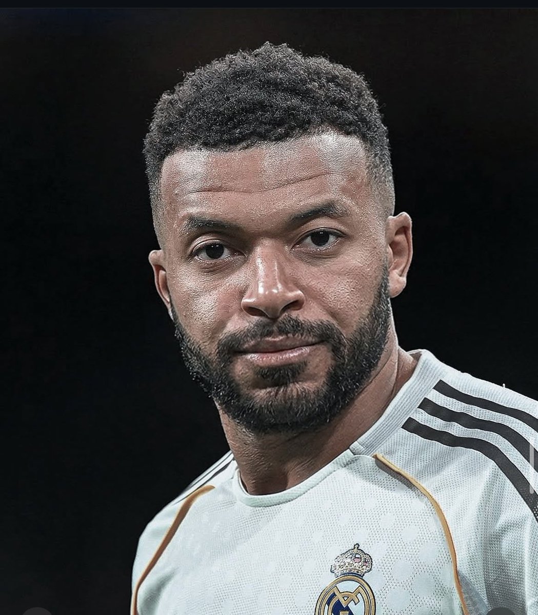 zoeweedd1's tweet photo. 🚨THREAD🚨
"some real player with a beard"🧔🏻‍♂️🧔🏽‍♂️
1- Kylian Mbappé https://t.co/yuaUES8gY2