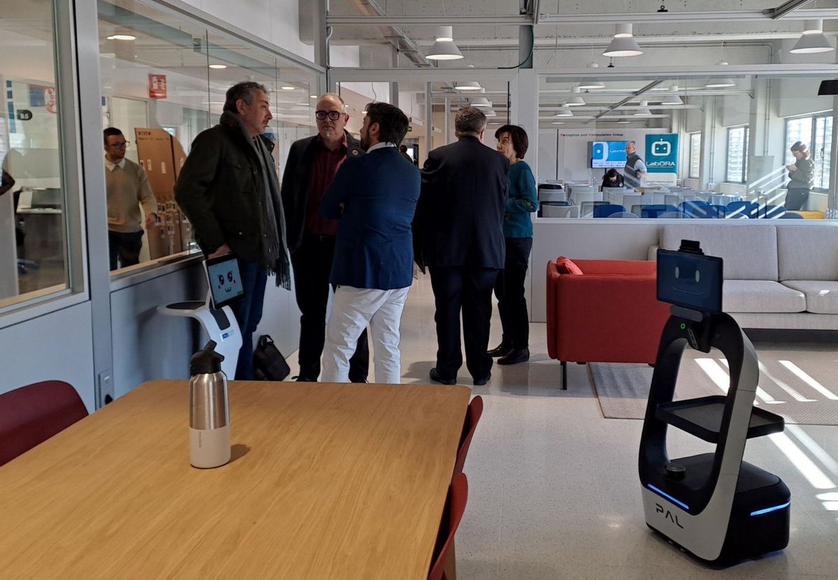 tic's tweet photo. 📌 Obertes les noves instal·lacions del @LabORA_robotics a l'ecosistema de robòtica assistencial!
 
🤖 Un punt de trobada on la innovació tecnològica es posa a la pràctica per millorar la qualitat de vida de les persones.
 
🤝 Un projecte col·laboratiu coordinat per @IRI_robotics, del @CSIC i @la_UPC, amb la participació d'entitats, empreses i centres tecnològics com @suaracoop, @GrupoSalto, @PALRobotics, @Eurecat_news, @i2CAT, @perevirgilicat, Fundació TIC Salut i Social, @MWCapital i @bcn_ajuntament, amb suport d'@empresacat.
 
🗣️ @sruizon, directora general d'Economia i Societat Digitals: 

"Des del @govern, i amb l'Estratègia #CatalunyaIA2030, impulsem la transformació digital de Catalunya perquè sigui competitiva, però també justa, ètica i centrada en les persones. En definitiva, volem fer de la IA una eina de competitivitat, qualitat de vida i prosperitat compartida. I el Laboratori Obert de Robòtica Assistencial està plenament alineat amb aquesta visió i objectiu".