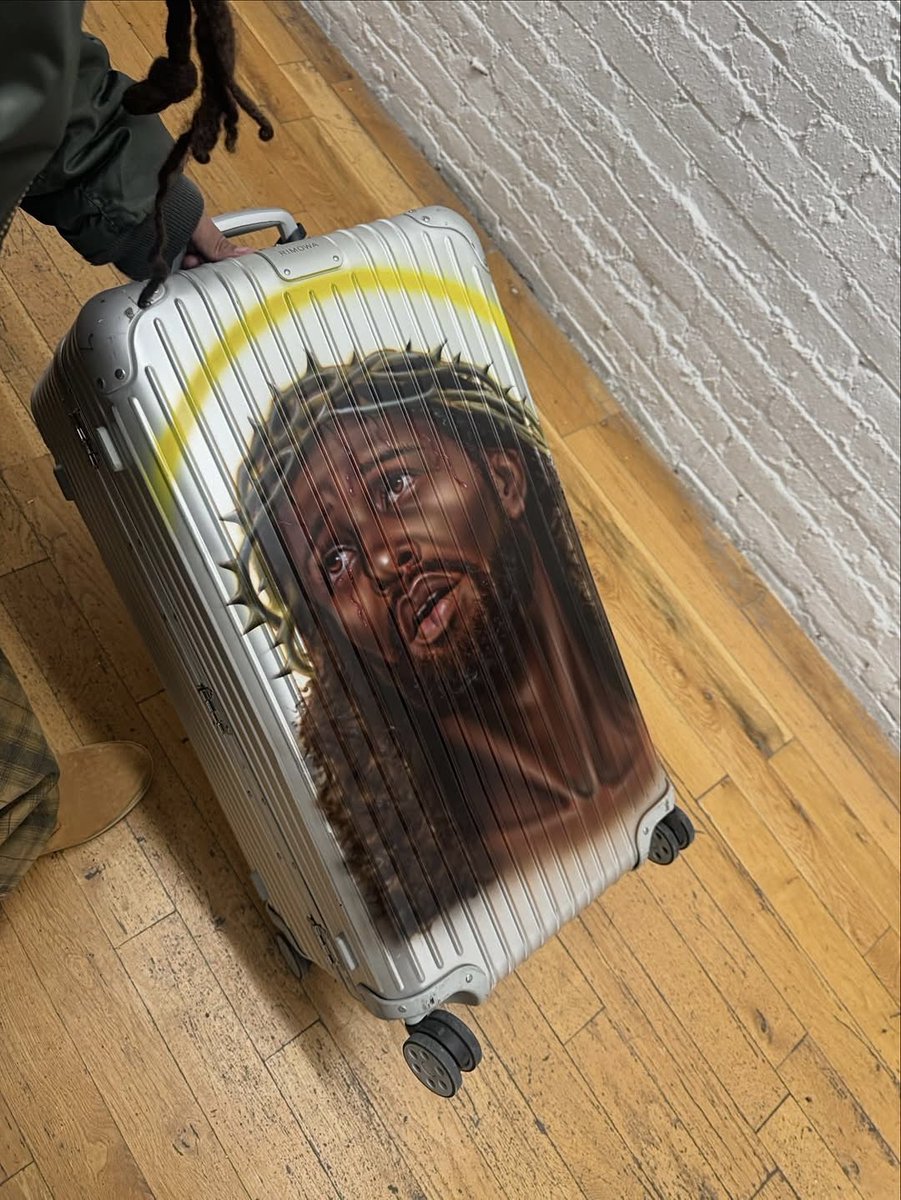 East’on (@eastonmargiella) on Twitter photo 