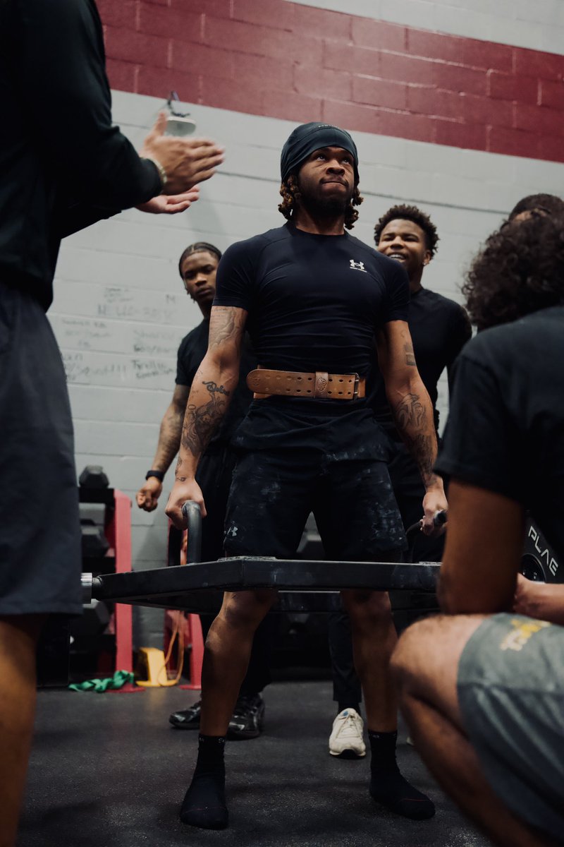 donaiz barker 🥇 tweet media