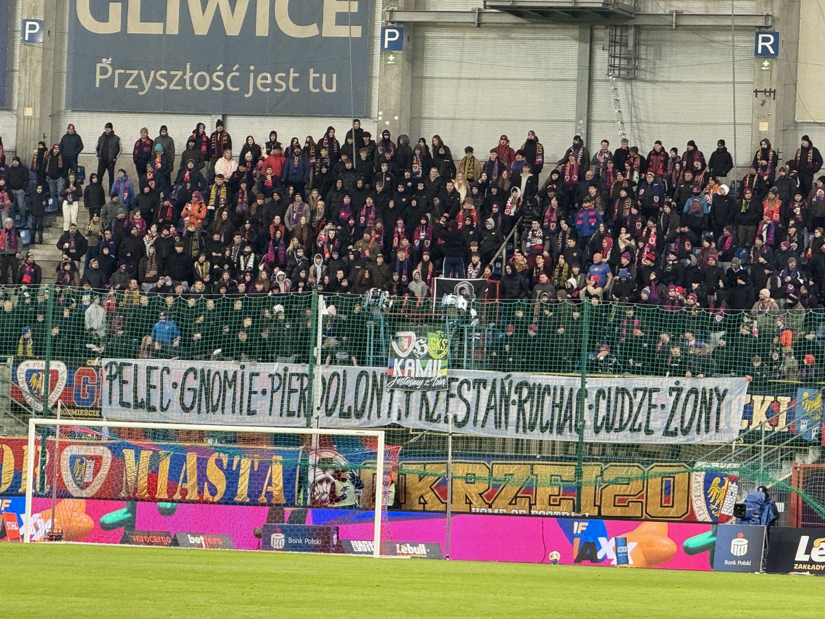 FutbolnietyPL's tweet photo. Urzekł mnie ten transparent Piasta. https://t.co/ZjqAkeqs8j