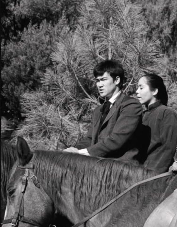 brucechan4's tweet photo. #略奪された100人の花嫁
#HereComeTheBrides
#ブルース・リー
#李小龍
#BruceLee https://t.co/gyv1gFViuQ