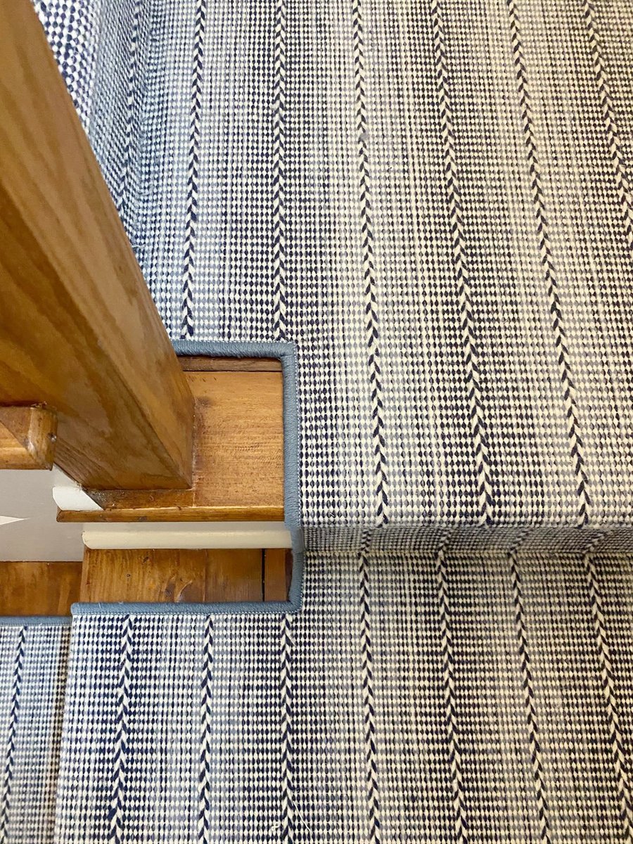 stantondesignco's tweet photo. Orzola offers a tailored, textural presence on the staircase with its refined woven construction.

View all available colors: https://t.co/gHMY311TQn 

@onny_carpet_custom_stair @everythinghomecharleston #stantondesign #stantoncarpet #carpetrunner #carpetlove https://t.co/t775604wpo