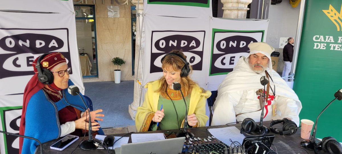 OndaCeroAragon's tweet photo. 📸 Una muestra del programa #MásdeunoTeruel desde la plaza del Torico en la 30 edición de las Bodas de Isabel de Segura
@BodasDeIsabel @AytoTeruel @aragonturismo https://t.co/Sh8oMWOQwz