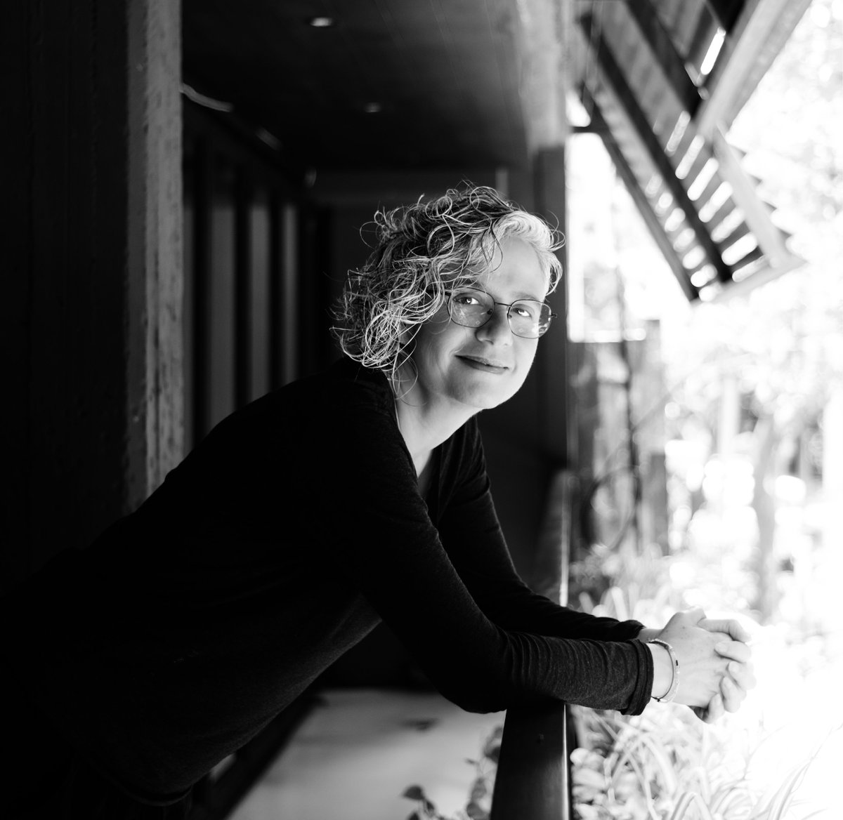 CasaCien's tweet photo. La última sesión del ciclo Tras la ventana un árbol se centrará en la narrativa breve de Esther Seligson.

Participarán Karla Montalvo y Roberto Abad.

Síguenos el próximo martes a las 6 pm por:
https://t.co/4flOhzQti1 https://t.co/hjxmh172fE