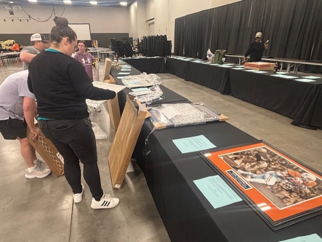 KWKTFOX44's tweet photo. Preps are underway for the #MardiGrasBall @ExtracoEventsCe! There are still a few tickets available but they’re going fast! We are a proud sponsor of this great event. #mardigras #wacotexas #fox44tx https://t.co/mA96ECR6kn