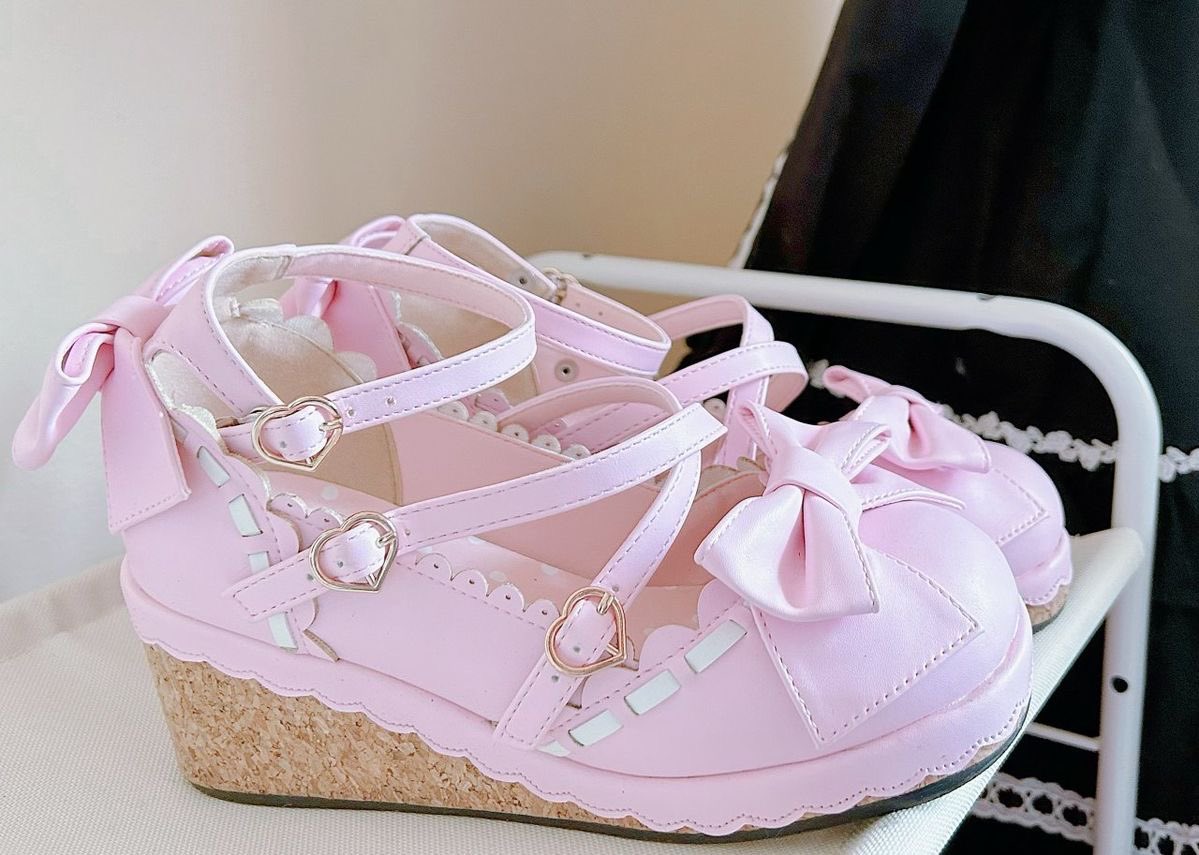 i feel like these wedges would be even cuter if i wore them with my outfits omg