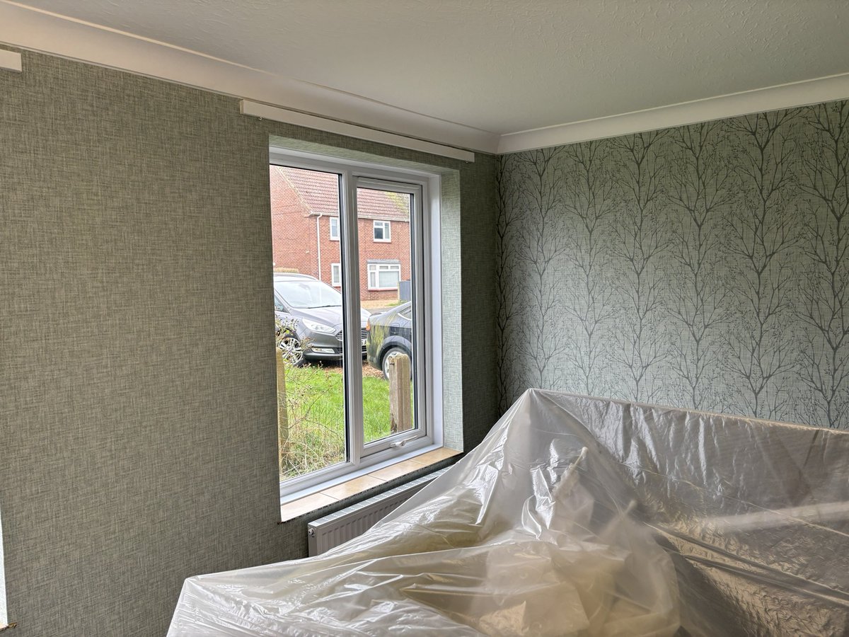 jpplastering_'s tweet photo. Completed today. Wallpaper stripped, walls made good and then ceiling and woodwork painted and walls re papered. https://t.co/pRfaDUXZ2R