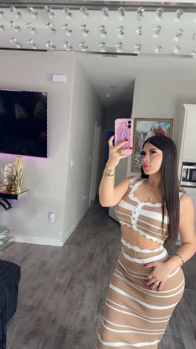 averyyluvv's tweet photo. can anyone see this 😩 https://t.co/N12GEBl54U