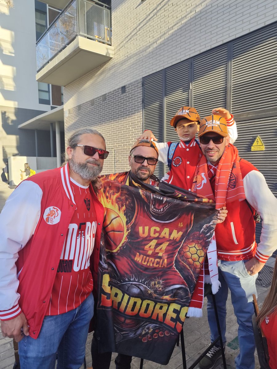 ]| //\\ \\// ][ tweet media