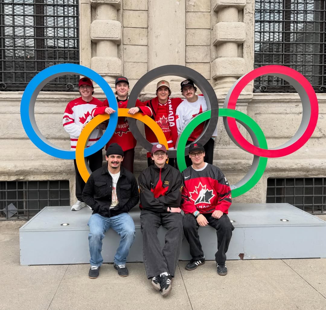 Not sure who's bigger this Olympics... @sethjarvis_ or the @goodolcanadianboys 🤔

Fun fact: 3 of the 6 boys played @rhawinnipeg with Seth and the other 3 all trained with RINK over the years.

Love seeing the fellas rip up Milan and put Winnipeg on the map 📍