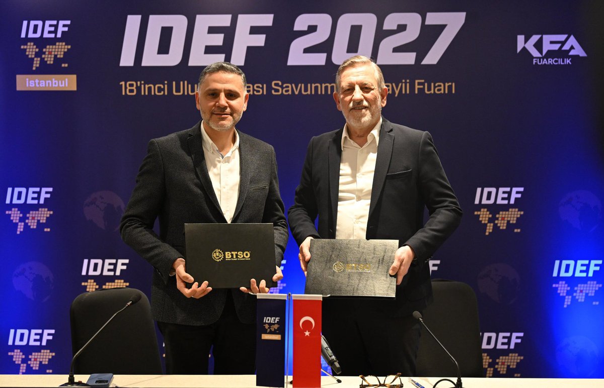 ibrahim_Burkay's tweet photo. Millî Savunma Bakanlığı ev sahipliğinde, Cumhurbaşkanlığı Savunma Sanayii Başkanlığı destekleri ve Türk Silahlı Kuvvetlerini Güçlendirme Vakfı yönetim ve sorumluluğunda 3–9 Mayıs 2027 tarihleri arasında düzenlenecek IDEF 2027 fuarının organizasyonu için protokol imza törenini Bursa Business School’da gerçekleştirdik. 

Savunma sanayimizin dünyaya açılan vitrini olan IDEF 18’inci Uluslararası Savunma Sanayii Fuarı’nın geçtiğimiz yıl olduğu gibi KFA Fuarcılık şirketimizin organizasyonunda gerçekleştirilecek olmasından büyük bir gurur duyuyoruz.

2025 yılında büyük bir başarıyla ziyaretçilerini ağırlayan fuarın yönetim ve sorumluluğunu üstelenen Türk Silahlı Kuvvetlerini Güçlendirme Vakfımızın Genel Müdürü Sayın Bilal Topçu’ya teşekkür ediyor, IDEF 2027’nin ülkemizin savunma sanayii vizyonuna ve ihracat hedeflerine sunduğu katkıların artarak devam edeceğine inanıyorum.

@tsk_gv @topcubilal @kfafuarcilik @idefintl