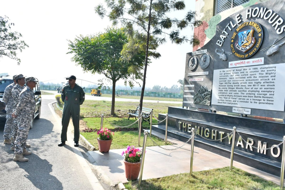 Air Vice Marshal Ratnesh Gupta, Senior Maintenance Staff Officer, Western Air Command, visited a premier air base in the western sector. During the visit, he reviewed the operational preparedness, techno-logistics support capacities, maintenance infrastructure, storage and supply