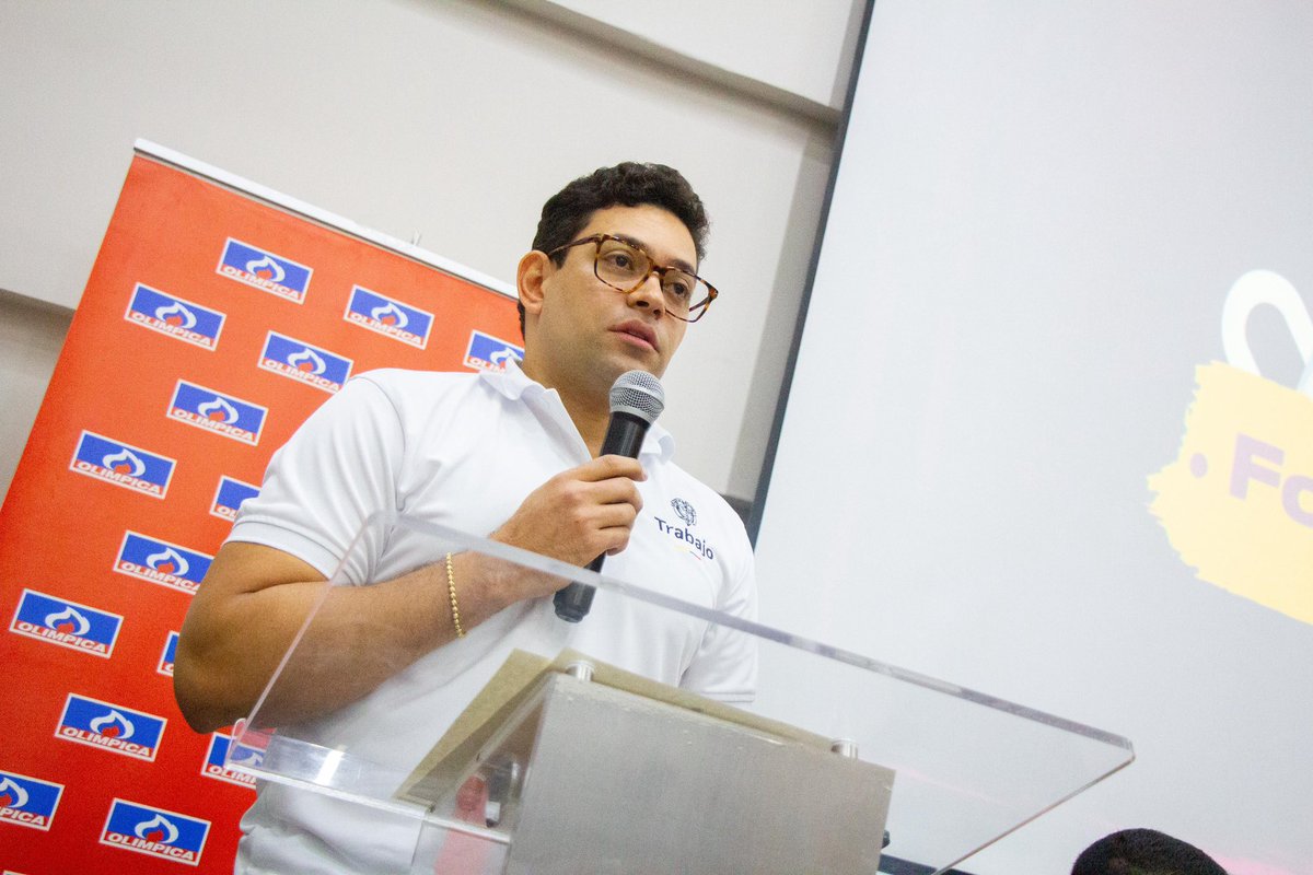 🚨 Inicia la Gran Ruta Nacional por la Formalización Laboral.
Desde Barranquilla, Curramba la bella, el Ministerio de las y los Trabajadores y el Gobierno del Cambio del presidente <a href="/petrogustavo/">Gustavo Petro</a> firmamos, junto a Súper Tiendas Olímpica S.A., un histórico acuerdo de formalización