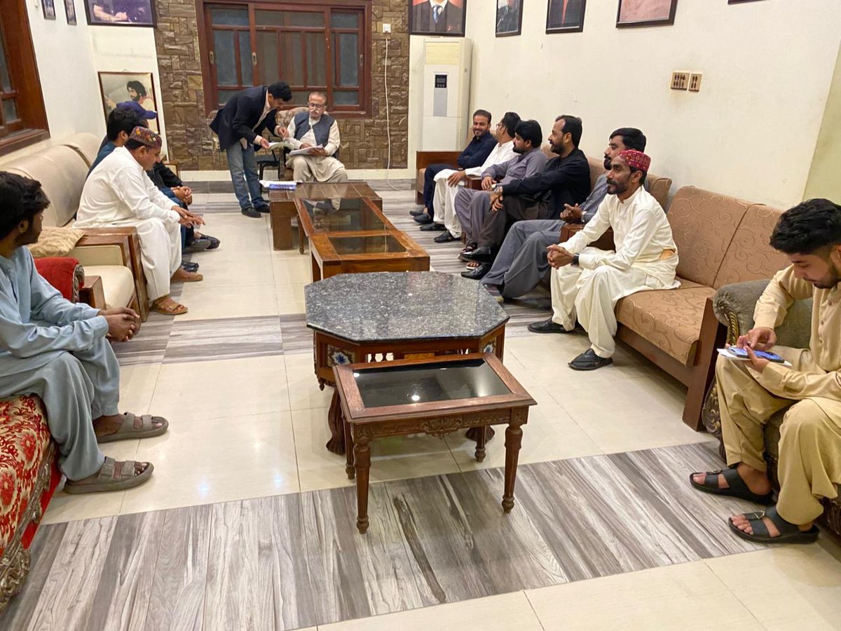 حیدرآباد: آج مرکزی رہنما پیپلزپارٹی سینیٹر مولا بخش چانڈیو صاحب نے چانڈیو ھائوس میں حیدرآباد کی عوام و پیپلز پارٹی کے ورکروں سے ملاقات کی، اور سیاسی معاملات پر تبادلہ خیال کیا گیا۔
<a href="/MBChandioPPP/">Moula Bux Chandio</a> <a href="/UmairMBChandio/">Umair Moula Bux Chandio</a>