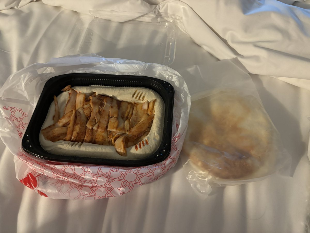 today i walked 11km, did some last minute shopping, saw more of my bfs family, had a LOT of fruit, and impulsively got more syrian food at 1am 🫡