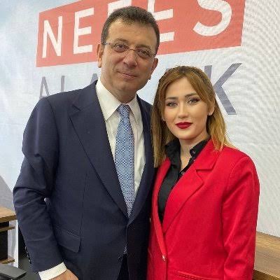 CHP İBB Meclis Üyesi Cansel Karataş hakkında çok vahim iddialar var. 

Cansel Karataş'ın 100 kadar insandan, belediyede işe  sokma karşılığında milyonlarca lira topladığı söyleniyor. 
Mail yoluyla bana ulaşan bir çok mağdur;  hem paramızı aldı, hem de sözünde durmadı diyorlar.🙇