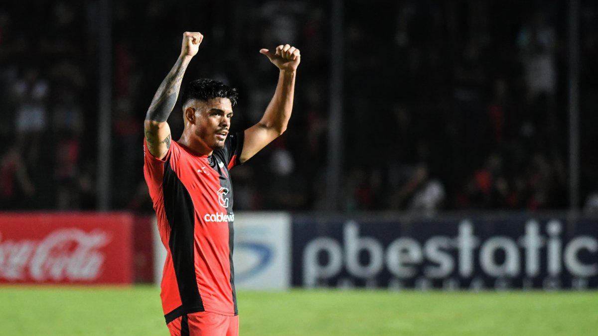 𝗟𝗟𝗘𝗚𝗔 𝗨𝗡 𝗗𝗘𝗟𝗔𝗡𝗧𝗘𝗥𝗢 🤝

Godoy Cruz acordó la incorporación de Axel Rodríguez, atacante de 28 años

👉 El "9" arriba a préstamo por un año desde Almagro, aunque su pase pertenece a Olimpo