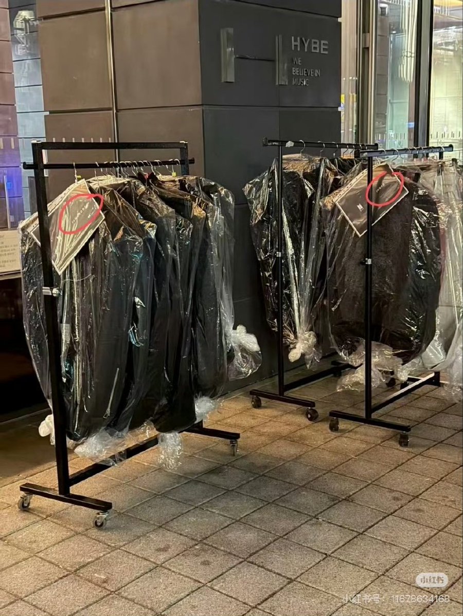 lovethve's tweet image. The staff were seen preparing BTS outfits outside hybe and they’re all black!!!! Looks like we’re entering their dark era OMGG