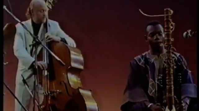 The Friday Red Wine Three : Track Two : 'Nene Koita' - Toumani Diabete &amp; Danny Thompson - 
youtube.com/watch?v=sG9Kpg…