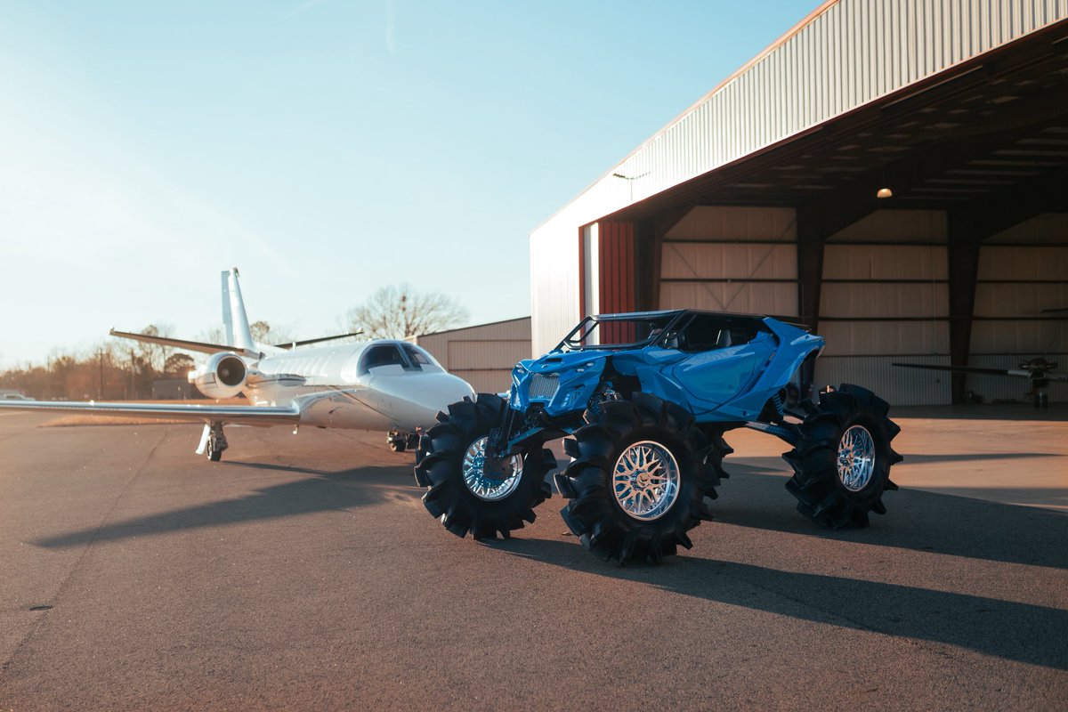 superatvtweet's tweet photo. POV: You're tired of flexing at the mud park, so you had to step it up a notch. 🥶 Some over the top shots of these two beautiful builds on #SuperATV Dual Idler #GDP Portal Gear Lifts &amp; #PCF suspension done by @lacustomatv for Connor Veillon. 💪⚙️ #GearDrivenPerformance https://t.co/46LixE8SqQ