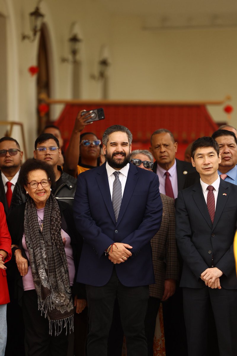 Nicolas Maduro Guerra tweet media