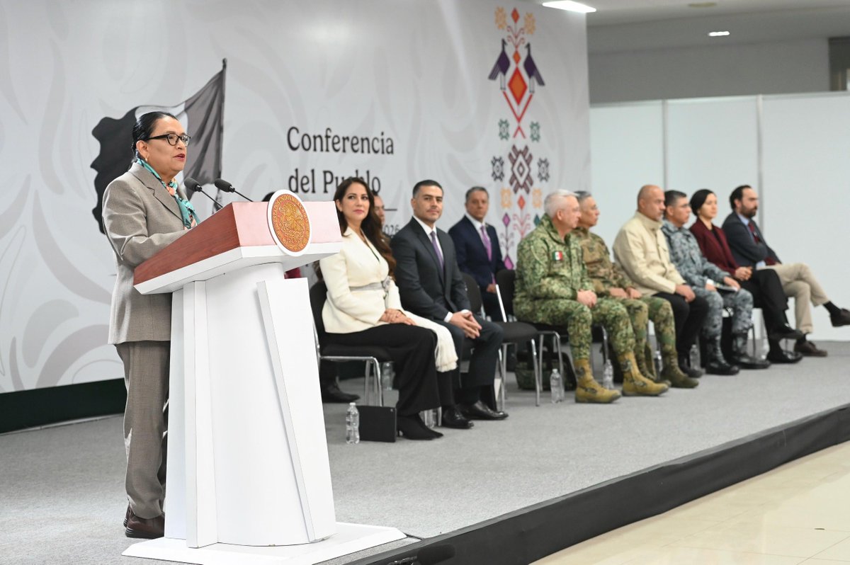 El secretario de Infraestructura, Comunicaciones y Transportes, Jesús Esteva Medina, y el director General de @TrenesMx, @Andreslajous, acompañan a la Presidenta @ClaudiaShein a la #MañaneraDelPueblo para presentar los avances en materia de infraestructura carretera y
