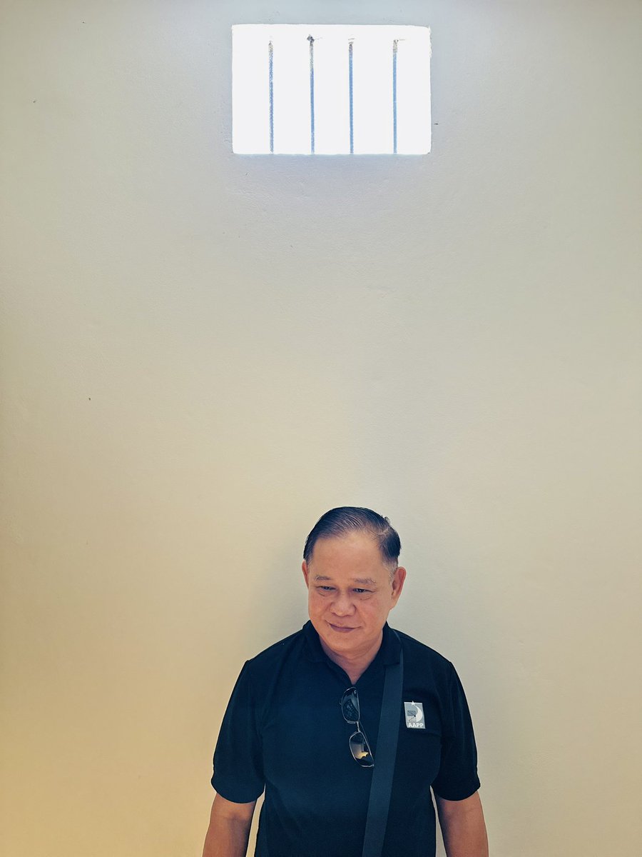 MillardWill's tweet image. This is Kyaw Soe Win.

In 1992, he was imprisoned for making a poster to protest the growing role of the military within the political framework of Burma. 

He spent six years in a cell measuring just 8 x 8 feet with 4 other prisoners for 23 hours a day.

#PrisonReform