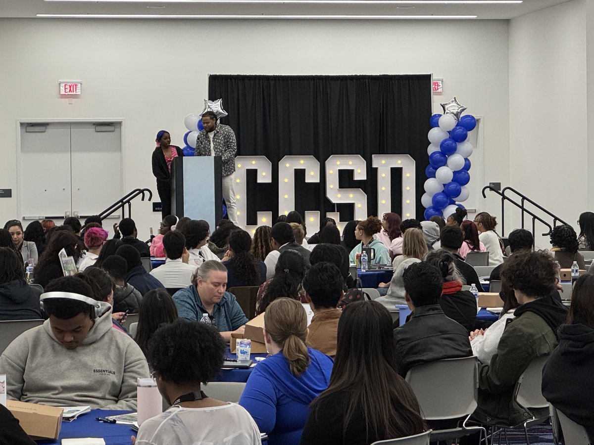 ClarkCountySch's tweet image. Giving kids a head start in their careers.

Approximately 500 CCSD students were part of the Senior Workforce Workshop at the Las Vegas Convention Center.

Students participated in mock interviews, resume reviews and networking activities as part of #CTEmonth

A special thanks to