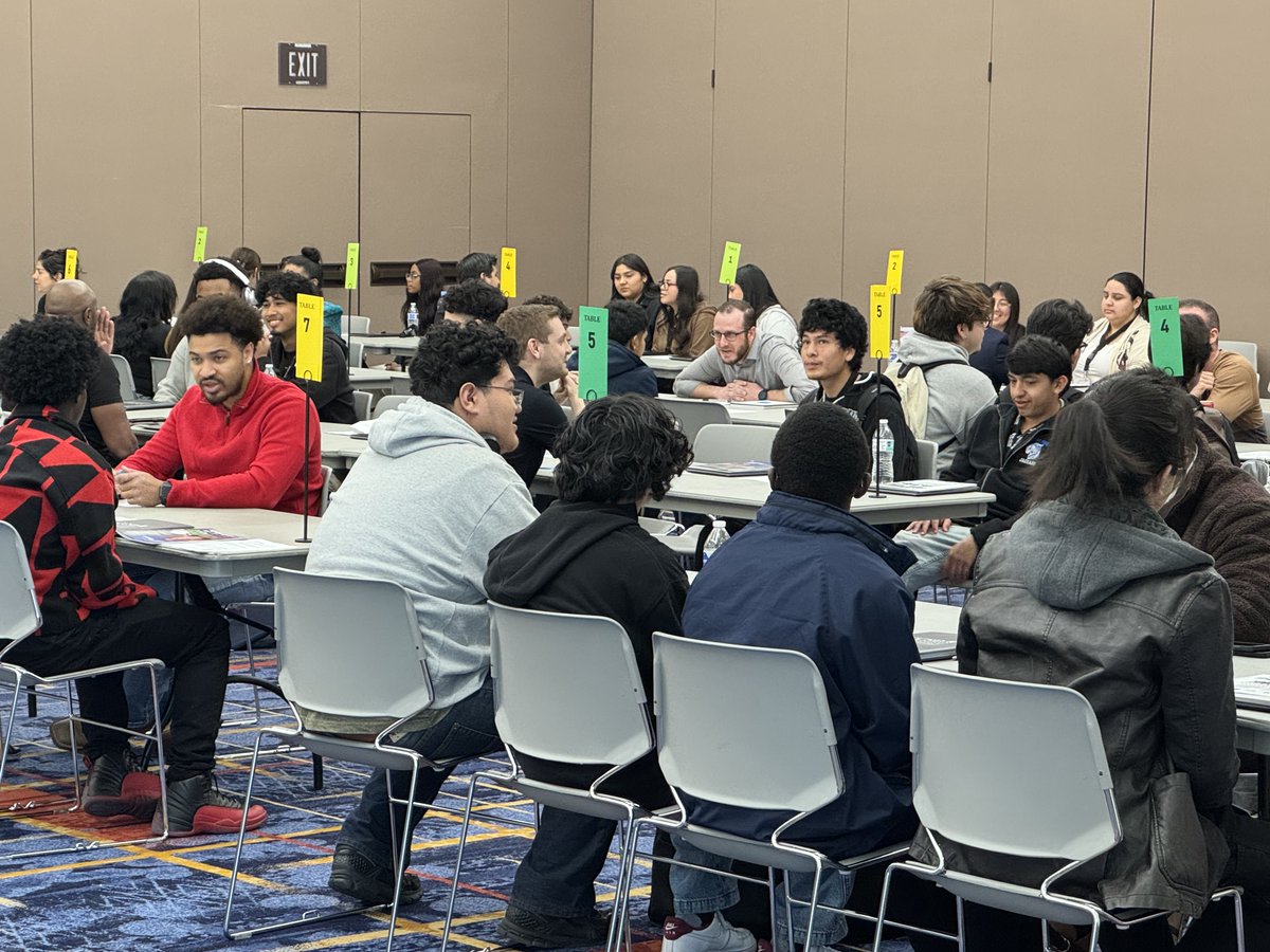 ClarkCountySch's tweet image. Giving kids a head start in their careers.

Approximately 500 CCSD students were part of the Senior Workforce Workshop at the Las Vegas Convention Center.

Students participated in mock interviews, resume reviews and networking activities as part of #CTEmonth

A special thanks to